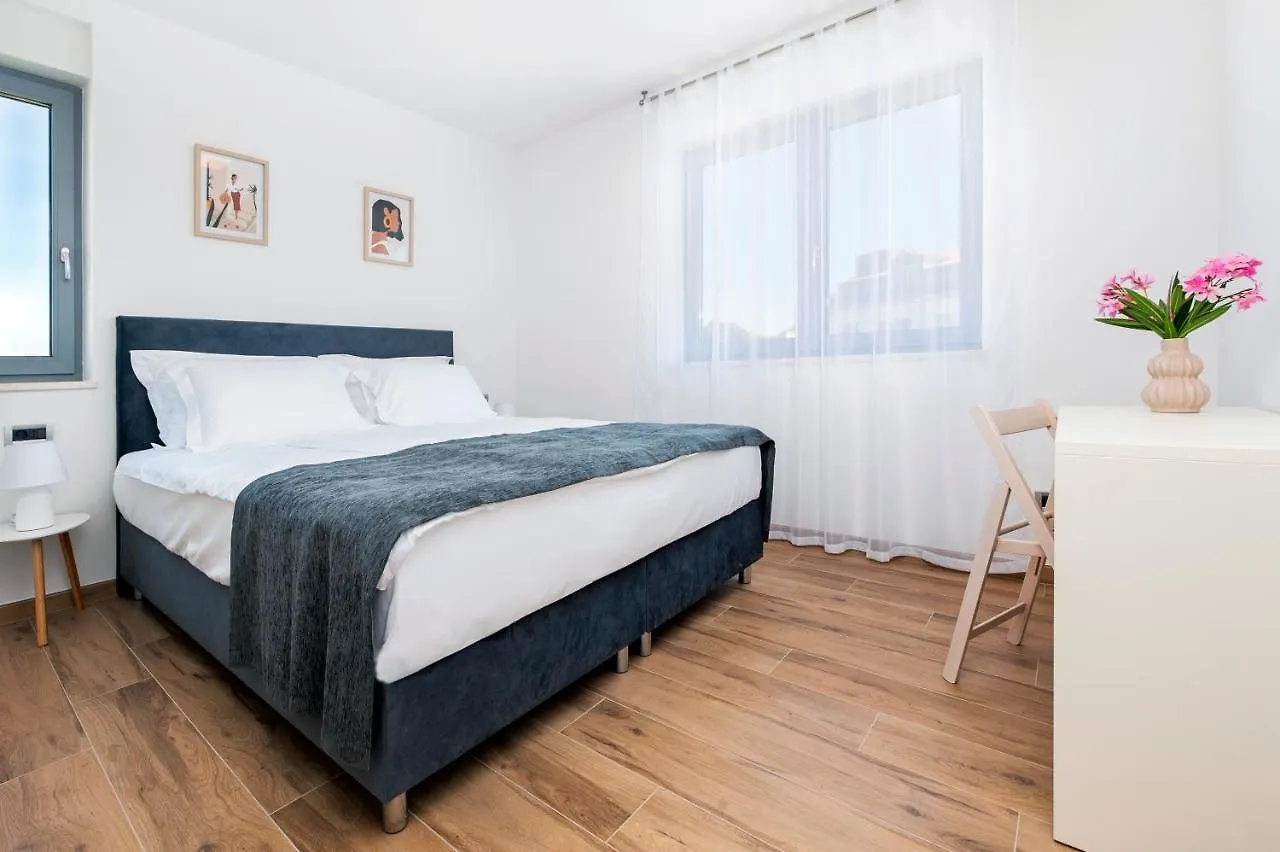 Apartments Mauro ロヴィニ